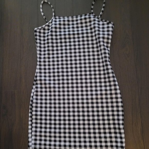 Black and white dress. Size medium. Worn once - Picture 1 of 2